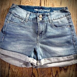 Wallflower Jean shorts. Size 9 25.00